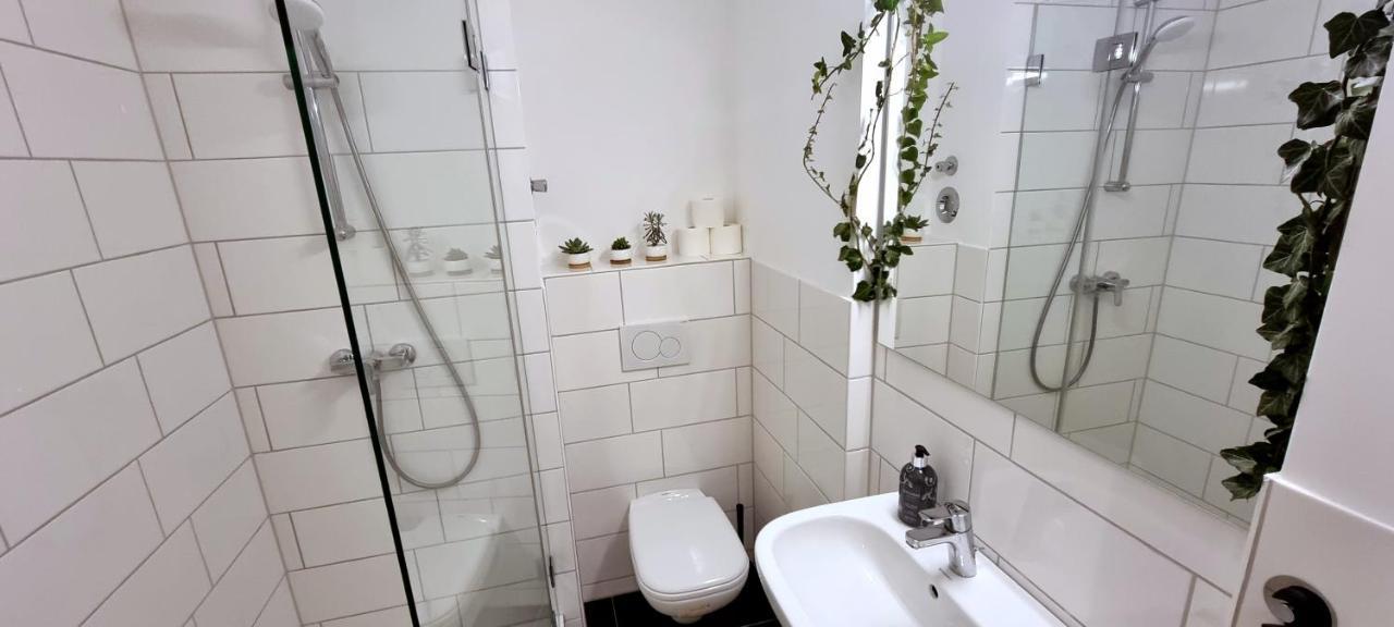Business Apartment Mit Kuche Fur 1-3 +Netflx+5G Wlan Nahe Der Mhh Im Industrial Design Hannover Exterior photo