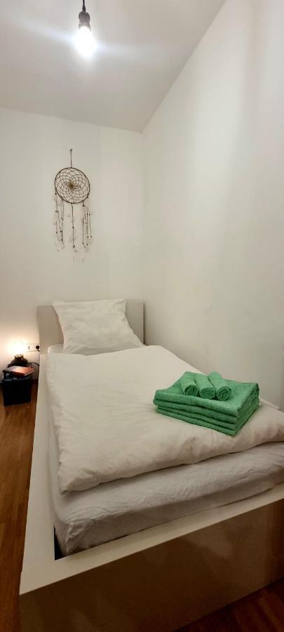 Business Apartment Mit Kuche Fur 1-3 +Netflx+5G Wlan Nahe Der Mhh Im Industrial Design Hannover Exterior photo